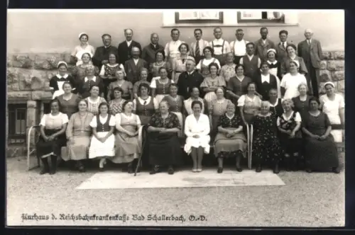AK Bad Schallerbach /O.-D., Kurhaus d. Reichsbahnkrankenkasse, Gruppenaufnahme