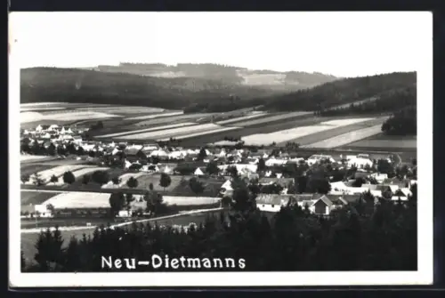 AK Neu-Dietmanns, Ortspanorama mit Feldern aus der Vogelschau