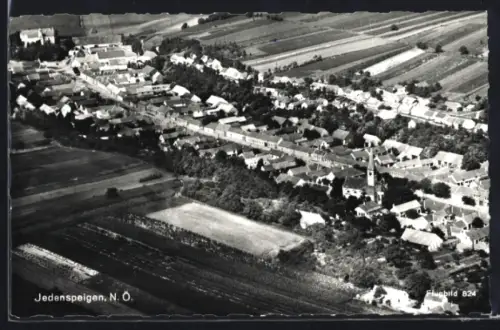 AK Jedenspeigen /N. Ö., Ortspanorama vom Flugzeug aus