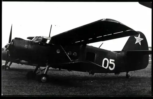 Fotografie Flugzeug Antonow An-2, CCCP-05, Grösster Einmotoriger Doppeldecker der Welt