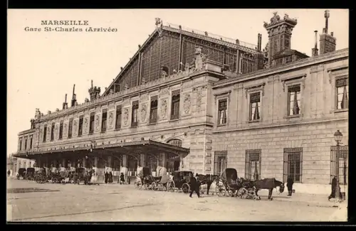 AK Marseille, La Gare St-Charles, wartende Kutschen vor dem Bahnhof