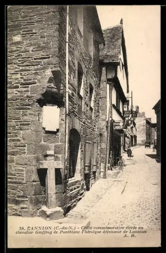 AK Lannion /C.-du-N., Croix commémorative élevée au chevalier Geoffroy de Pontblanc
