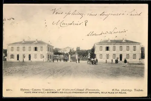 AK Hyères, Caserne Vassoigne, 22e Régiment Colonial d`Infanterie, Porte Principale, Batiments des Salles d`Honneur