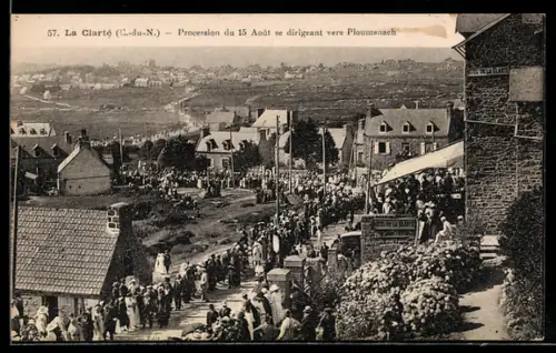 AK Perros-Guirec, La Clarté, Procession du 15 Août se dirigeant vers Ploumanach