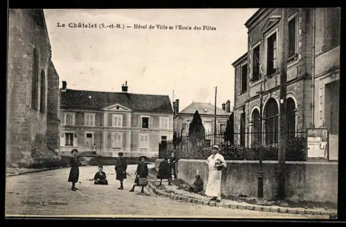 AK Le Châtelet /S.-et-M., Hôtel de ville et l`Ecole des Filles