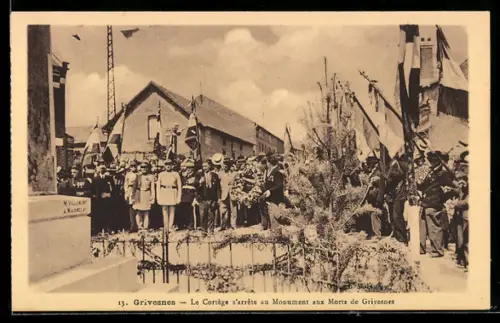 AK Grivesnes, Le Cortège s`arrête au Monument aux Morts de Grivesnes