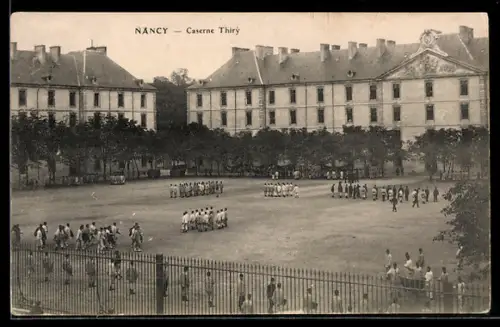AK Nancy, Caserne Thiry avec soldats en exercice sur la cour