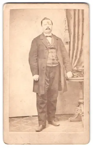 Fotografie Gottfried Eisele, Coblenz, Schloss-Strasse 2, Hubert Hensel mit Schnurrbart