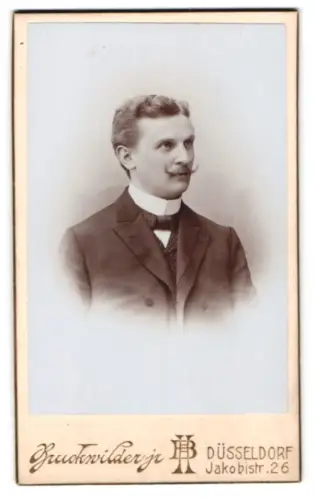 Fotografie Bruckwilder jr., Düsseldorf, Jakobistr. 26, Porträt von Theodor Durrel