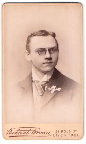 Fotografie Richard Brown, Liverpool, Bold Street 35, Willi Freytag mit Brille