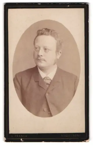 Fotografie L. Franck, Düsseldorf, Oststrasse 117, Portrait von Gustav Baum mit Brille