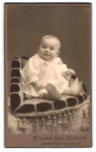 Fotografie Carl Schäfer, Elberfeld, Kipdorf 57, Porträt Kurt als Kleinkindes mit 8 Monaten