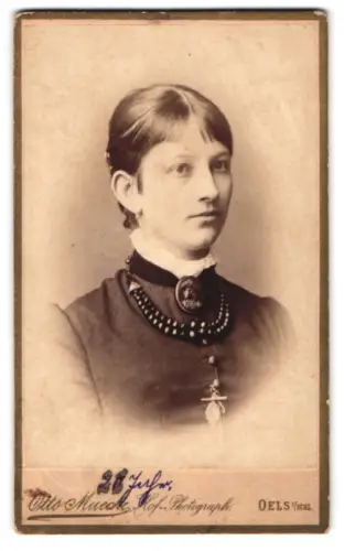Fotografie Otto Muecke, Oels i. Schl., Georgenstrasse 9, Porträt von Adele Grusetke, geb. Feder