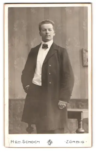 Fotografie Hch. Schoch, Zörbig, Arno Seidel im Anzug