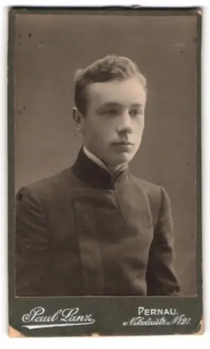 Fotografie Paul Lanz, Pernau, Nikolaistrasse 21, Porträt von Erwin Bathelt als Abiturient
