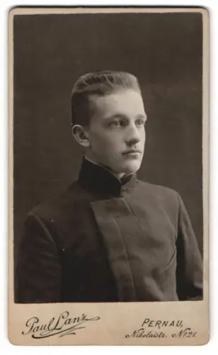 Fotografie Paul Lanz, Pernau, Nikolaistr. 21, Porträt von Alfred Bathelt als Abiturient 1908