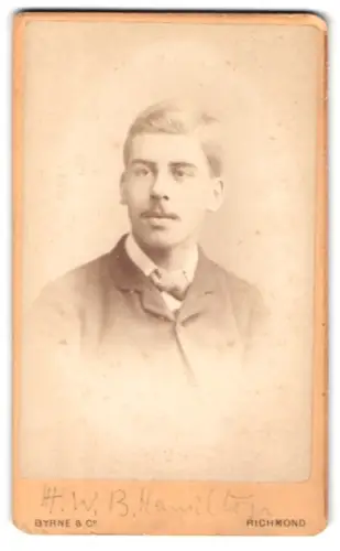 Fotografie Byrne & Co, Richmond, Hill Street, Porträt von H. W. B. Hamilton
