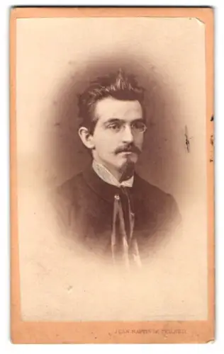 Fotografie Jean Baptiste Feilner, Bremen, Wall 158, Portrait eines Mannes mit Brille