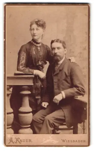 Fotografie A. Kauer, Wiesbaden, Taunusstrasse 47, Marie E., geb. Hausse, und Eduard Otto Apponius 1890