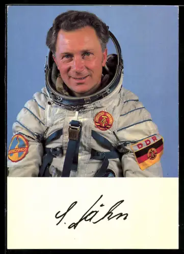 AK Kosmosflug UdSSR-DDR, Porträt Fliegerkosmonaut Sigmund Jähn im Weltraumanzug