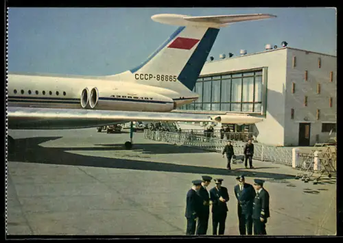 AK Khabarovsk, Flughafengebäude und Passagierflugzeug der Aeroflot mit Kennung SSSR-86665