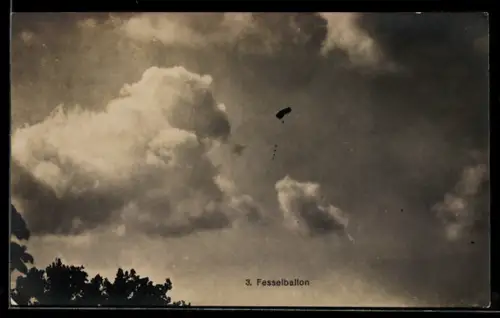 AK Ein Fesselballon schwebt im Himmel