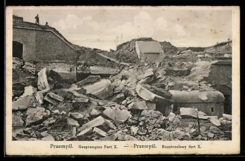 AK Przemysl, Gesprengtes Fort X. mit Soldaten bei den Trümmern