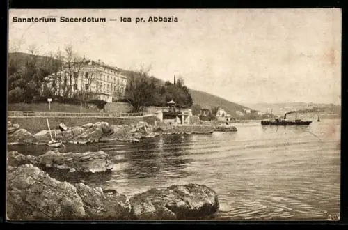 AK Abbazia / Opatija, Sanatorium Sacerdotum, Partie an der Küste mit Dampfschiff