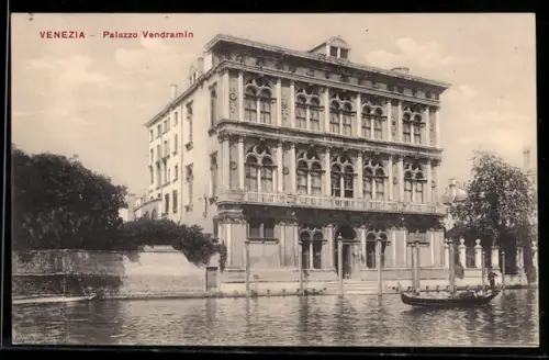 AK Venezia, Gondelfahrt am Palazzo Vendramin