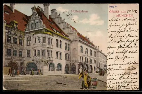 AK München, Strassenpartie vor dem Hofbräuhaus mit Münchner Kindl