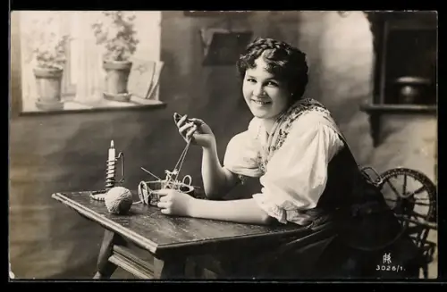 AK Junge Frau beim stricken
