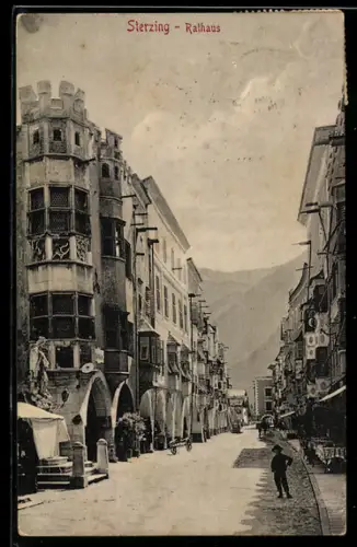 AK Sterzing, Strassenpartie mit Rathaus