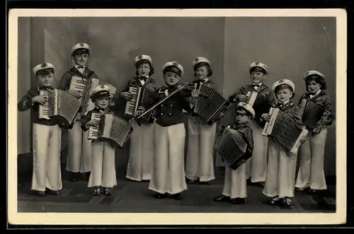 AK H. H. Zimmermann`s Liliput-Künstler-Truppe mit Akkordeon und Geige