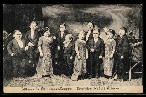 AK Glässner`s Liliputaner-Truppe in edler Kleidung