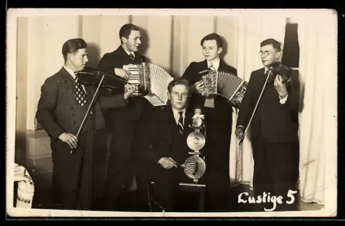 Foto-AK Gruppe Lustige 5 mit ihren Instrumenten