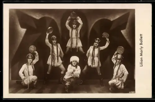 AK Lilian Mary Ballett, Gruppe in Kostümen