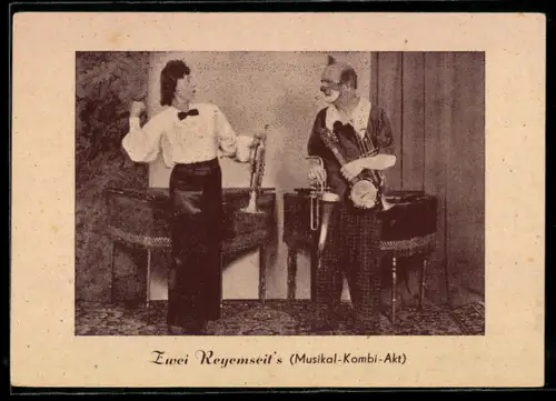 AK Variete-Künstler Zwei Reyemseit`s im Kostüm mit Blasinstrumenten