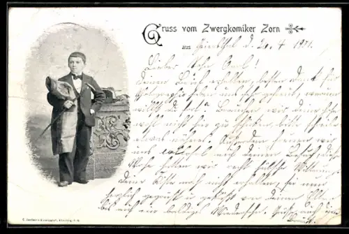 AK Liliputaner und Komiker Zorn in feiner Kleidung mit Wanderstock