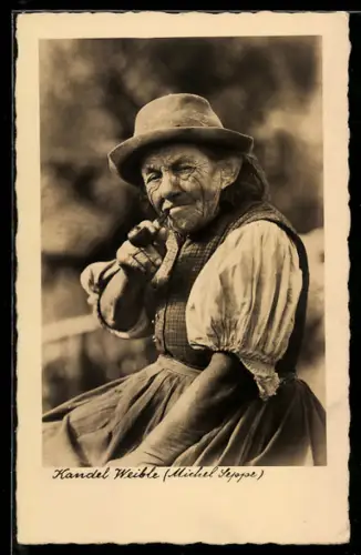 AK Kandel, Alte Frau mit Hut und Pfeife