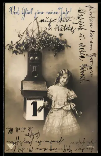 AK Junges Kind im Kleid am Telefon