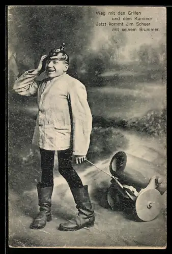 AK Varietekünstler in Uniform mit Stahlhelm und Kanone