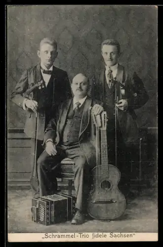 AK Musiker Schrammel-Trio fidele Sachsen mit Doppelhalsgitarre und Violine