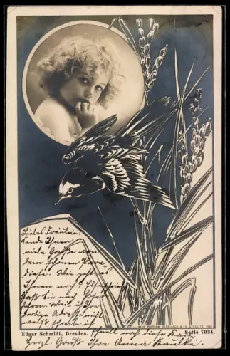 Foto-AK Portrait eines jungen Kindes mit Vogel im Passepartout