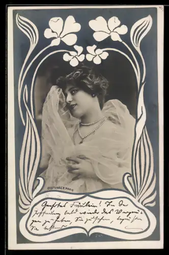 Foto-AK Hübsche Frau mit Perlenkette, Passepartout im Jugendstil