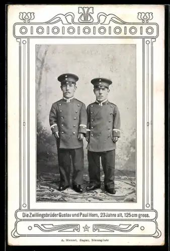 AK Die Zwillingsbrüder Gustav und Paul Horn in Uniform, Liliputaner
