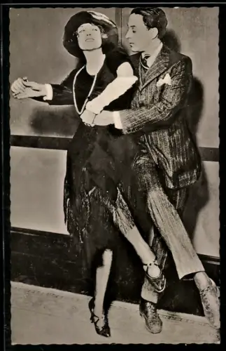 AK Paar bei einem modernen Tanz