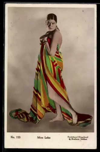 AK Tänzerin Miss Lobo mit Tuch