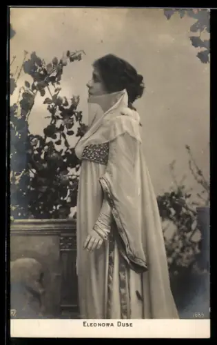 AK Eleonora Duse im Tanzkostüm