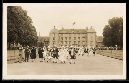 Foto-AK Schwetzingen, Kostümfest am Schloss