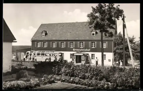 AK Zinnwald-Georgenfeld i. Erzgeb., Gasthof Grenzsteinhof, Reisebus
